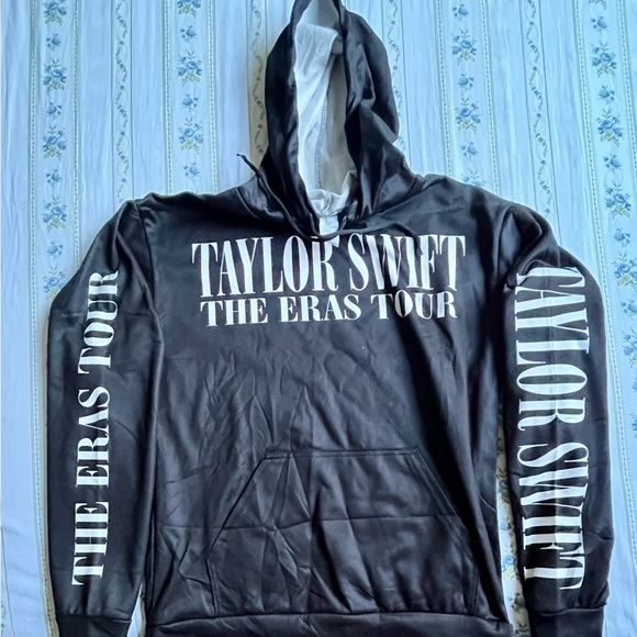 Taylor Swift ERAs Tour - Picture 2 of 2